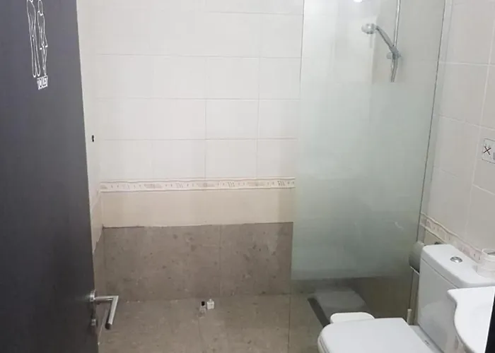 2br-7 Guests-free Parking-pool-aircon Apartment