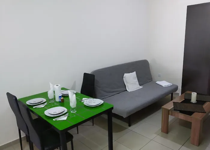 Apartment 2br-7 Guests-free Parking-pool-aircon Paralimni
