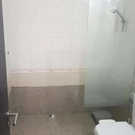 2br-7 Guests-free Parking-pool-aircon アパート