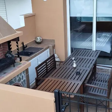 2br-7 Guests-free Parking-pool-aircon