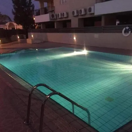 2br-7 Guests-free Parking-pool-aircon