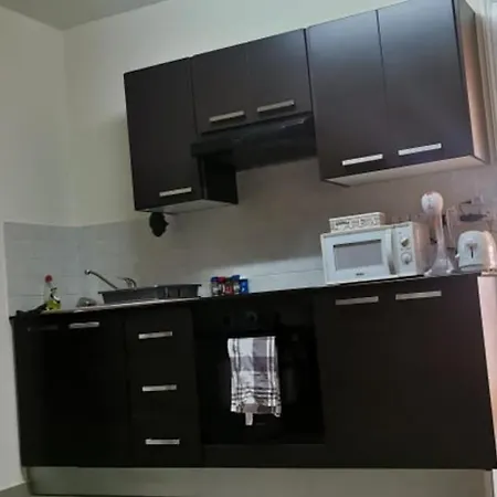 2br-7 Guests-free Parking-pool-aircon 파라림니