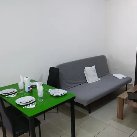 Διαμέρισμα 2br-7 Guests-free Parking-pool-aircon Παραλίμνι
