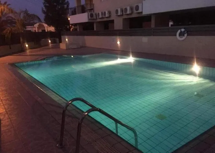 2br-7 Guests-free Parking-pool-aircon